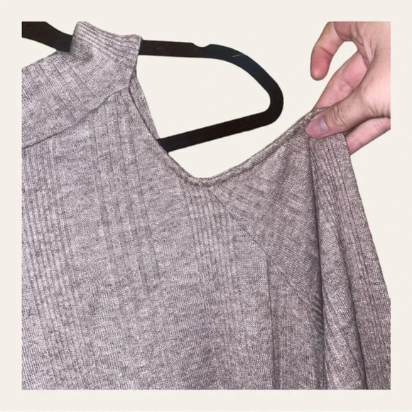 White BIRCH COLD SHOULDERS LONG SLEEVE TOP SIZE XL - Picture 5 of 9